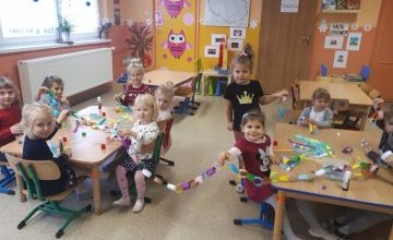 Zajęcia plastyczne w grupie 4 latków