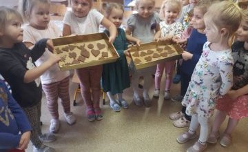 Pieczenie i ozdabianie pierniczków w grupie 4 latków