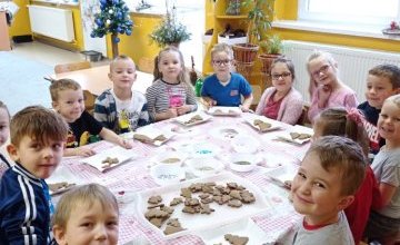 Pieczenie i ozdabianie pierników w grupie 6 latków