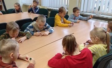 Zajęcia biblioteczne w grupie 6 latków