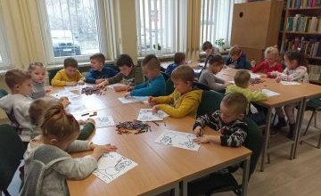 Zajęcia biblioteczne w grupie 6 latków