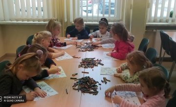 "Dzień Kubusia Puchatka" - zajęcia biblioteczne w grupie 5 latków