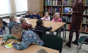 Zajęcia biblioteczne w grupie 6 latków