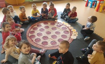 Maluszki świętują Pizza Day
