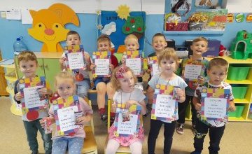 Dzieci z grupy 4 latków otrzymały dyplomy