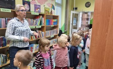 "W krainie baśni" - zajęcia biblioteczne w grupie 5 - 6 latków