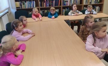 "Podróże z kawą i herbatą" - zajęcia biblioteczne w grupie 6 latków