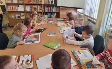 "Międzynarodowy Dzień Pisarzy" - zajęcia biblioteczne w grupie 5 - 6 latków