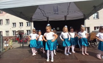 Występ 6 latków na Pikniku w SP2