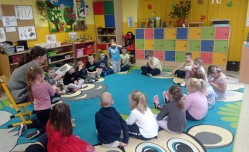 Spotkanie czytelnicze z mamą Igi z grupy 6 latków