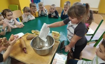 Pieczenie pierniczków 