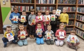 "Tradycja przystrajania choinek" - zajęcia biblioteczne w grupie integracyjnej