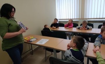 "Bohaterowie Kawalera Orderu Uśmiechu" - zajęcia biblioteczne w grupie 5 - 6 latków