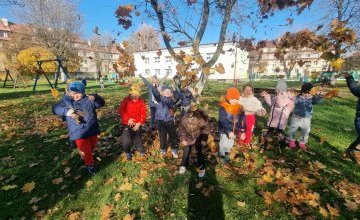 Jesienne zabawy dzieci z grupy integracyjnej