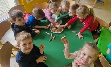 Ozdabianie świątecznych pierniczków