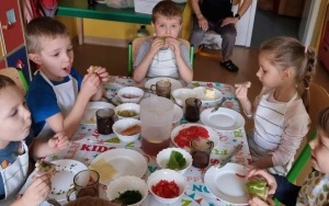 "Robimy zdrowe kanapki" - zajęcia w grupie 5 - 6 latków (3)