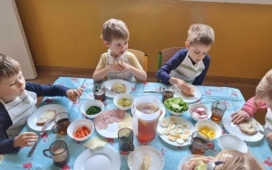 "Robimy zdrowe kanapki" - zajęcia w grupie 5 - 6 latków (8)