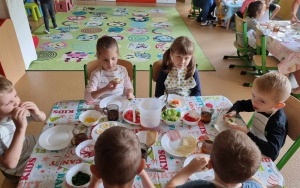 "Robimy zdrowe kanapki" - zajęcia w grupie 5 - 6 latków (13)