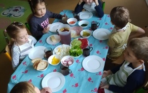 "Robimy zdrowe kanapki" - zajęcia w grupie 5 - 6 latków (17)