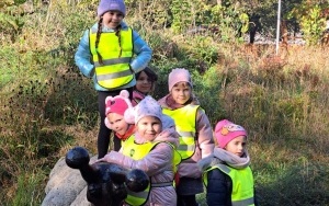 Dzieci z grupy 5 - 6 latków w Parku Grabek (3)