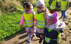 Dzieci z grupy 5 - 6 latków w Parku Grabek (5)