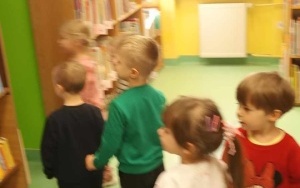 Pierwsze zajęcia biblioteczne w grupie 4 - 5 latków (10)