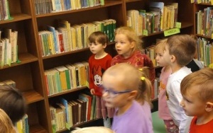 Pierwsze zajęcia biblioteczne w grupie 4 - 5 latków (13)