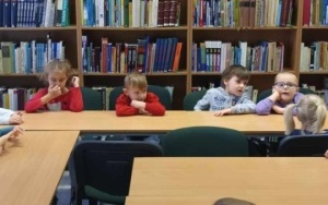 Pierwsze zajęcia biblioteczne w grupie 4 - 5 latków (15)