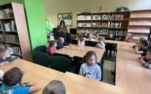"Z przyrodą za pan brat" - zajęcia biblioteczne w grupie 6 latków (9)