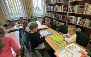 "Z przyrodą za pan brat" - zajęcia biblioteczne w grupie 6 latków (10)