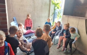 Wizyta dzieci z grupy 5 - 6 letnich w Mediatece (9)