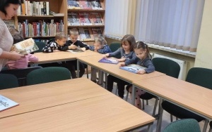 "Z przyrodą za pan brat" - zajęcia biblioteczne w grupie 5 - 6 latków (1)