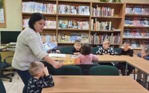 "Z przyrodą za pan brat" - zajęcia biblioteczne w grupie 5 - 6 latków (5)
