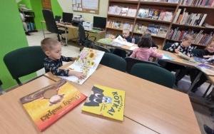 "Z przyrodą za pan brat" - zajęcia biblioteczne w grupie 5 - 6 latków (6)