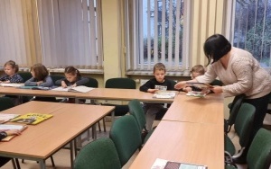 "Z przyrodą za pan brat" - zajęcia biblioteczne w grupie 5 - 6 latków (10)