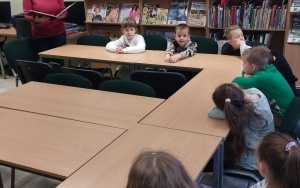 Zajęcia biblioteczne w grupie 5 - 6 latków (3)