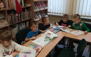 Zajęcia biblioteczne w grupie 5 - 6 latków (5)