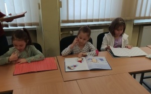 Zajęcia biblioteczne w grupie 5 - 6 latków (6)