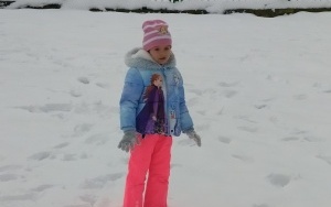 Zimowe zabawy na śniegu w grupie 5 - 6 latków (12)