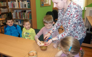 "Światowy Dzień Wróbla" - zajęcia biblioteczne 5 - 6 latków