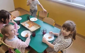 Dzień pizzy w grupie 5 - 6 latków (11)