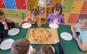 Dzień pizzy w grupie 5 - 6 latków (12)
