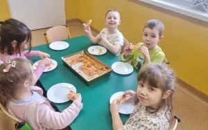 Dzień pizzy w grupie 5 - 6 latków (13)