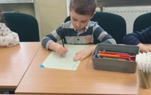 "Międzynarodowy Dzień Pisarzy" - zajęcia biblioteczne w grupie 4 - 5 latków (11)