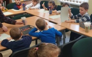 "Międzynarodowy Dzień Pisarzy" - zajęcia biblioteczne w grupie 4 - 5 latków (14)