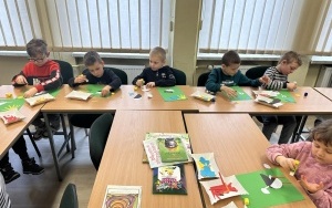 "Pierwsze oznaki wiosny" - zajęcia biblioteczne grupy 6 latków (10)