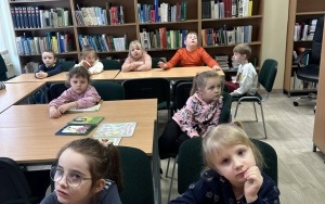 "Pierwsze oznaki wiosny" - zajęcia biblioteczne grupy 6 latków (4)