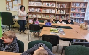 Zajęcia biblioteczne w grupie 5 - 6 latków (7)