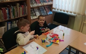 Zajęcia biblioteczne w grupie 5 - 6 latków (3)