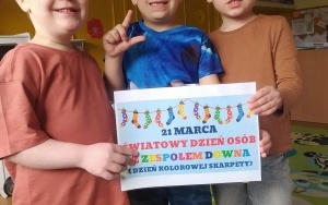 "Dzień Kolorowej Skarpetki" w grupie 5 - 6 latków (7)